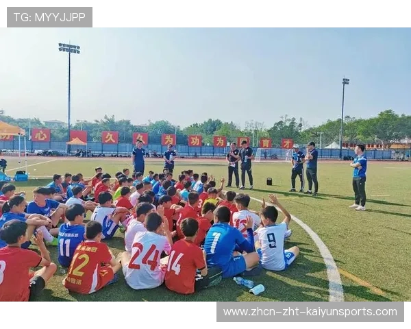 职业球员是否参与青训营教学和技能指导，职业足球青训